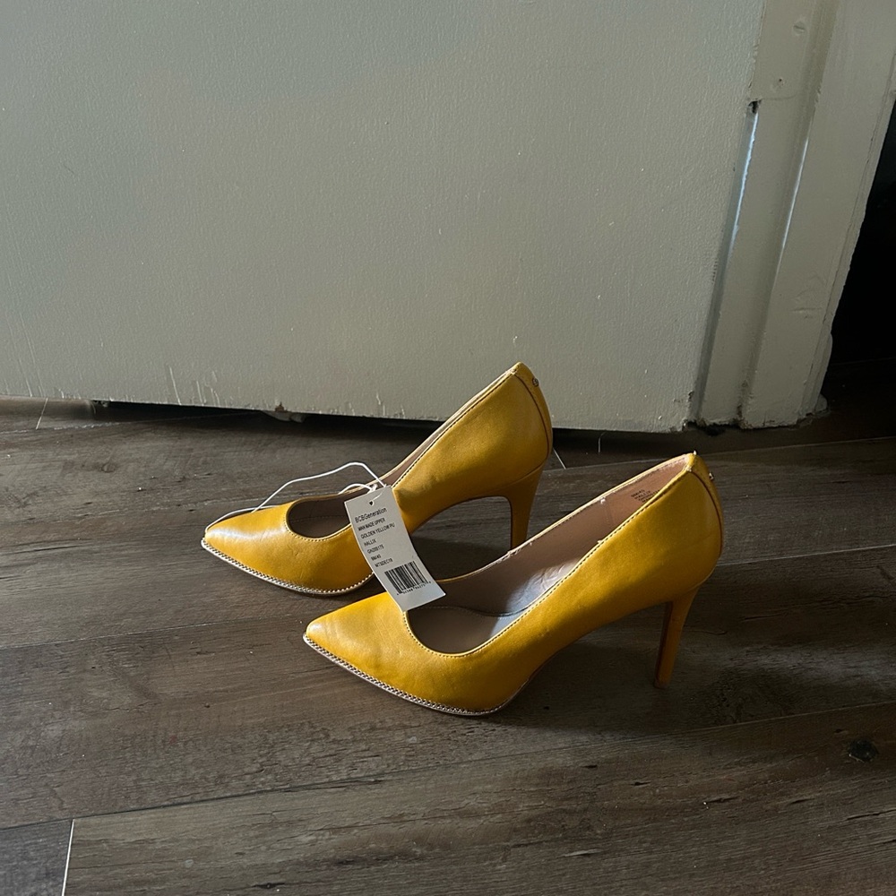 BCBGeneration Hallix Pumps